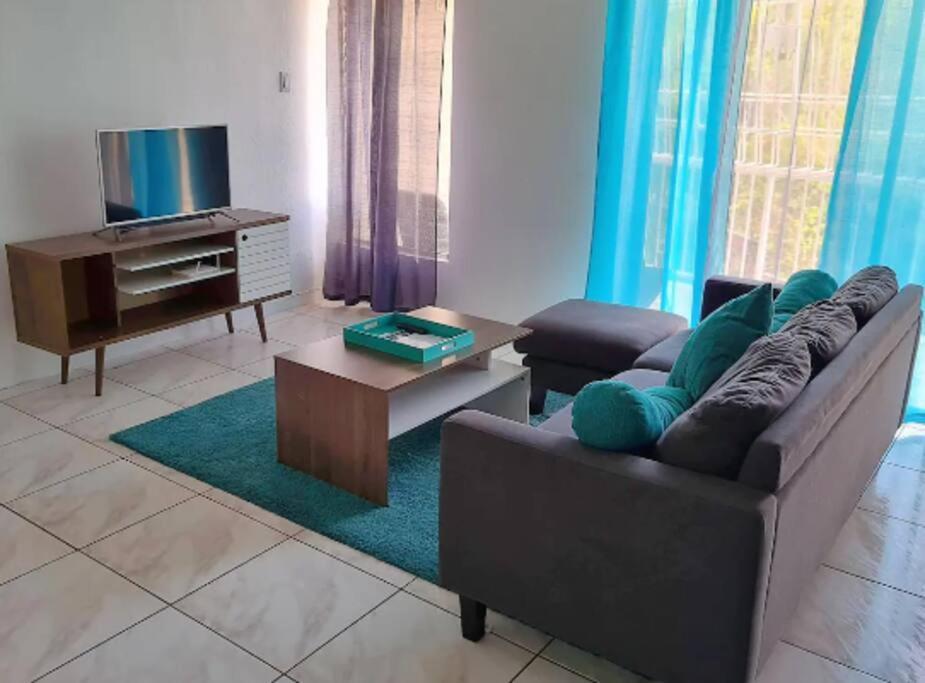 Crystoural Apartment Liguanea Sovereign Apt - 2 Bedrooms, 3 Beds, Host 4 Guest- Kingston! Esterno foto
