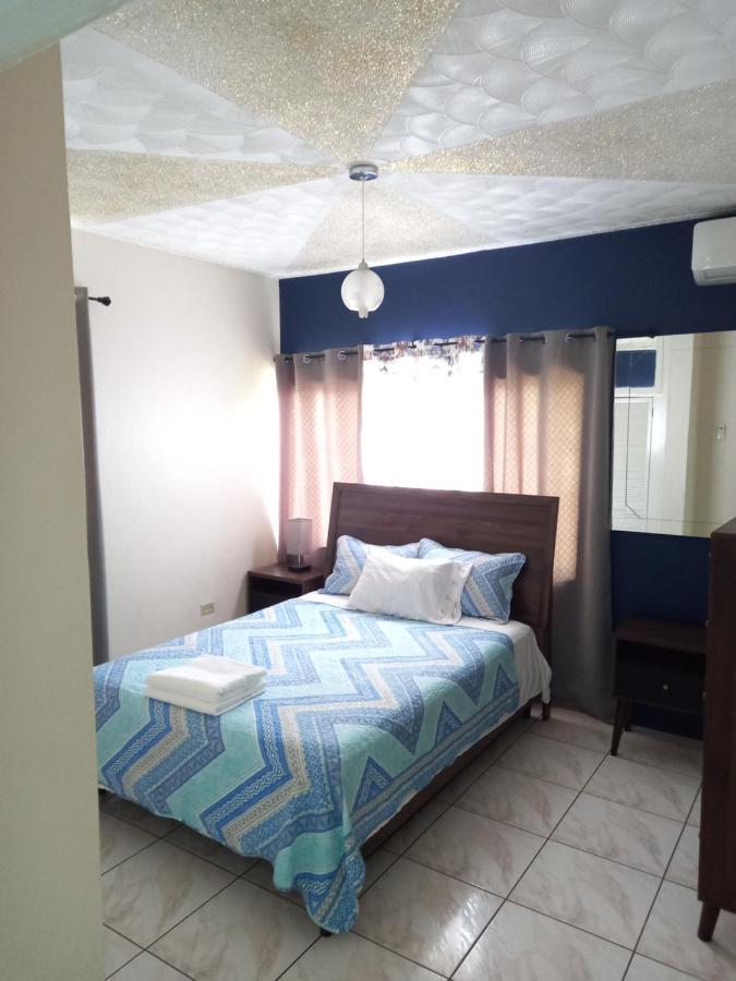 Crystoural Apartment Liguanea Sovereign Apt - 2 Bedrooms, 3 Beds, Host 4 Guest- Kingston! Esterno foto