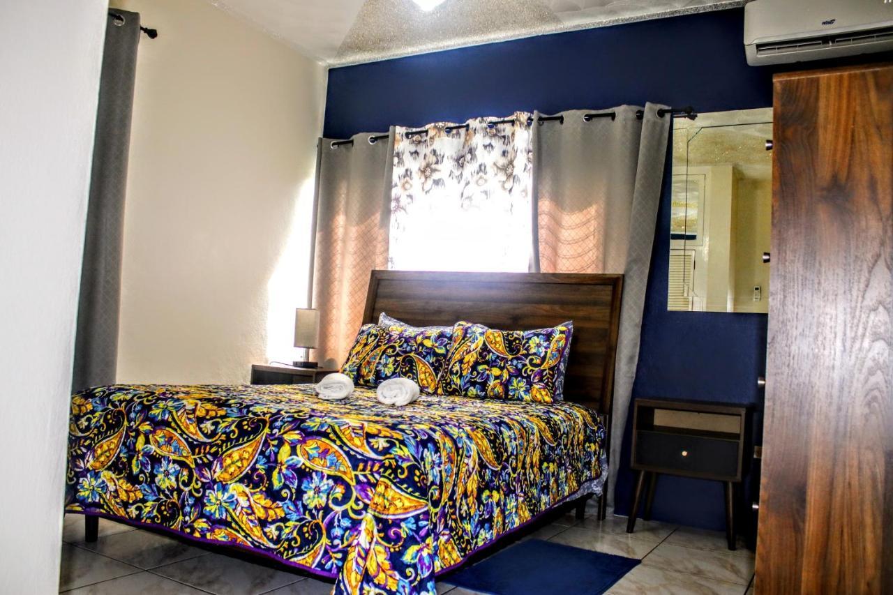 Crystoural Apartment Liguanea Sovereign Apt - 2 Bedrooms, 3 Beds, Host 4 Guest- Kingston! Esterno foto